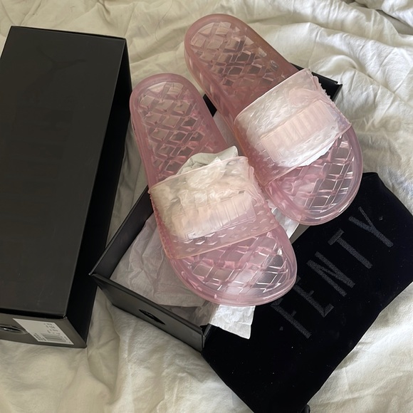 fenty black slides